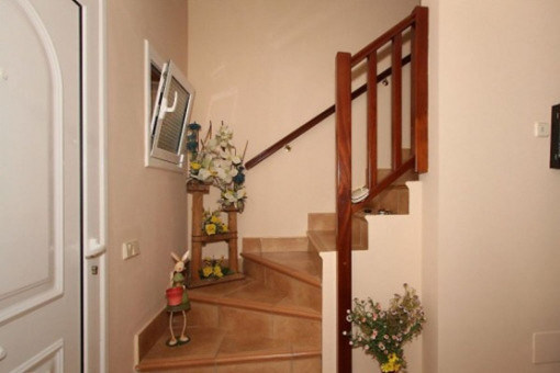 Entrance hall with stairs to the upper floor