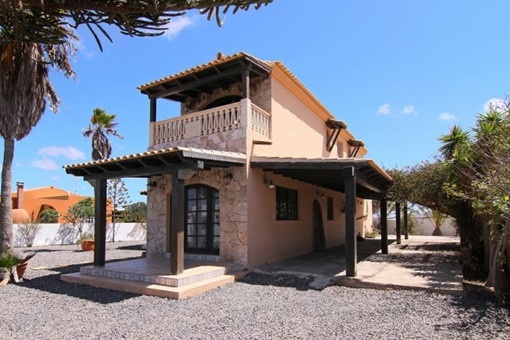 Detached villa in quiet location in Lajares