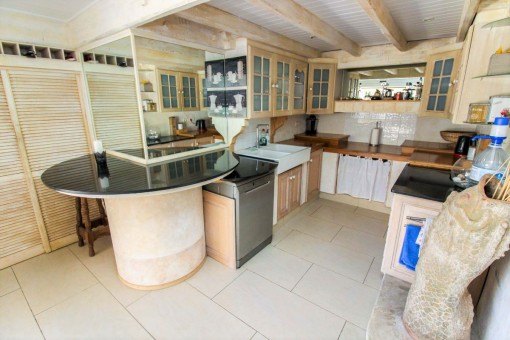 Kitchen with wooden fronts