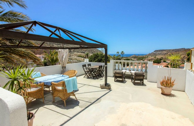 Exceptional villa with sea view and private...